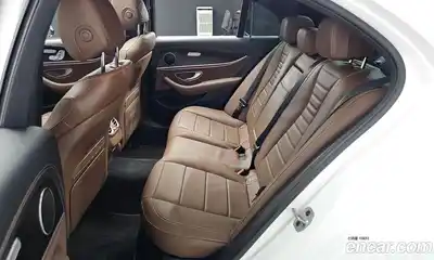 Mercedes-Benz E-Class 2023 2.0 Автомат в Москве № 138892, миниатюра 3