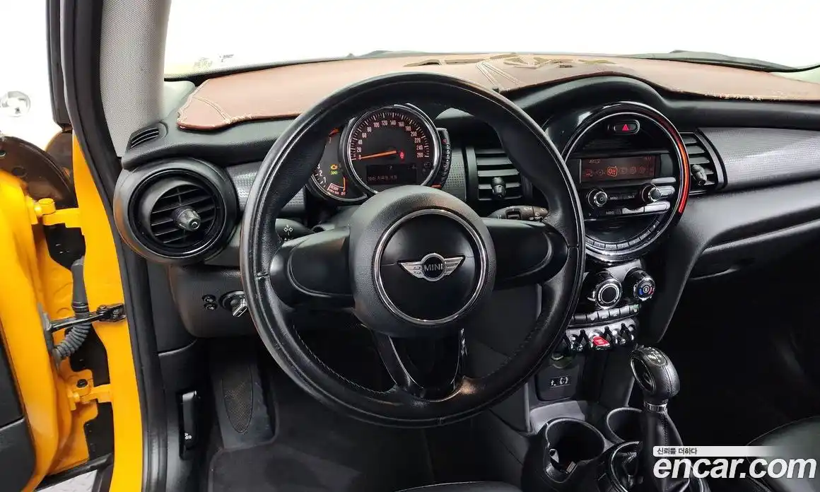 Mini Cooper 2015 1.5 Автомат в Москве № 144268, фото 20