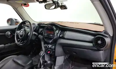 Mini Cooper 2015 1.5 Автомат в Москве № 144268, миниатюра 2