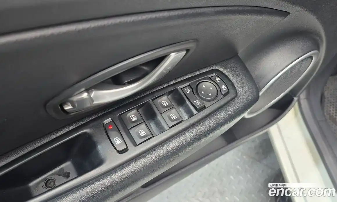 Renault SM3 2015 1.6 Автомат в Москве № 148167, фото 13