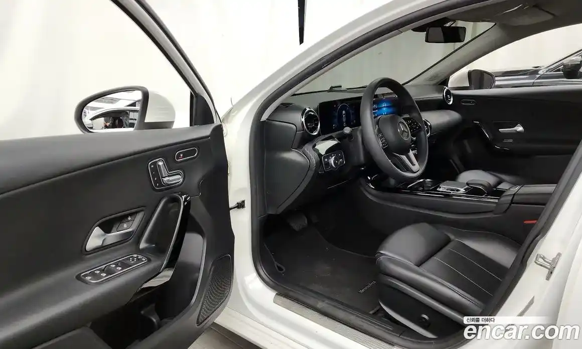 Mercedes-Benz A-Class 2020 2.0 Автомат в Москве № 160422, фото 15