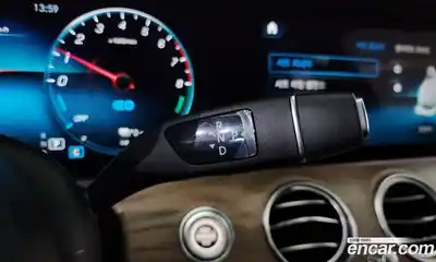 Mercedes-Benz E-Class 2022 2.0 Автомат в Москве № 161876, миниатюра 3