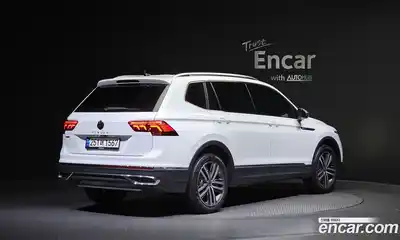 Volkswagen Tiguan 2022 2.0 Автомат в Москве № 168489, миниатюра 3