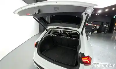 Volkswagen Tiguan 2023 2.0 Автомат в Москве № 168710, миниатюра 3