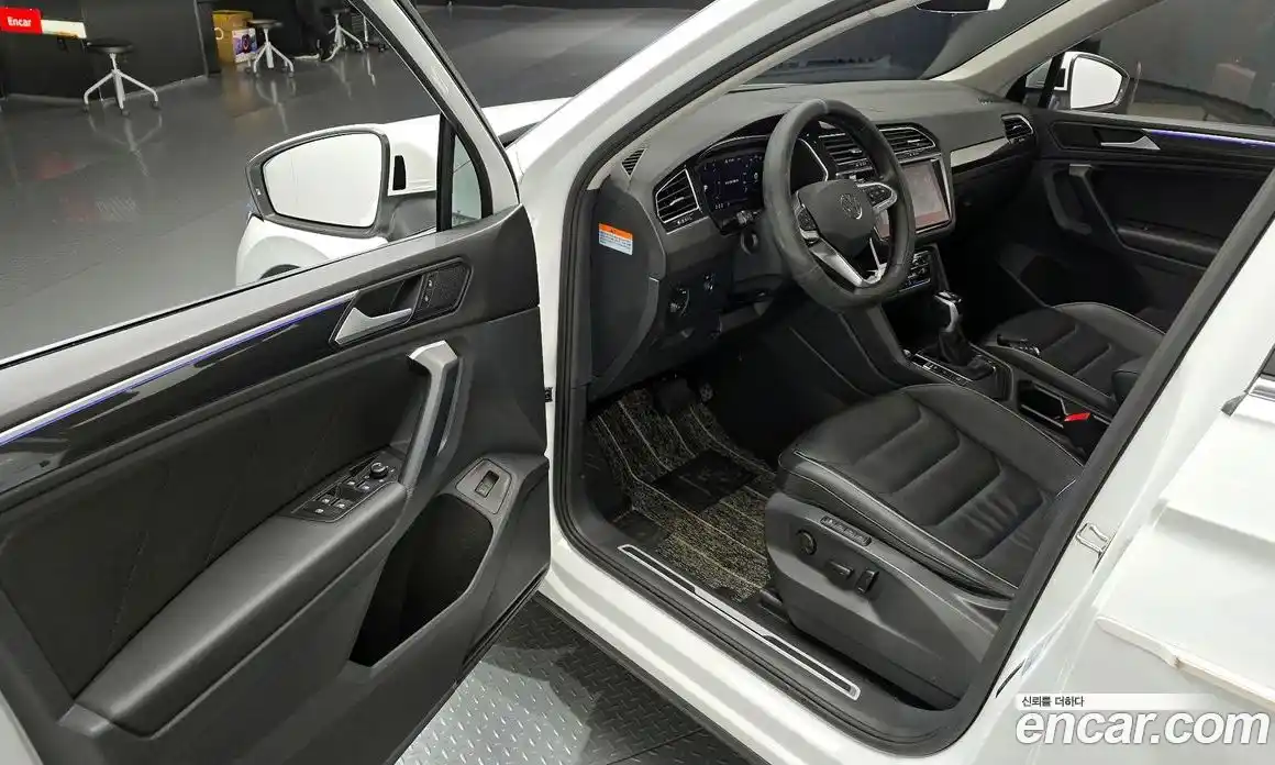 Volkswagen Tiguan 2023 2.0 Автомат в Москве № 168710, фото 7