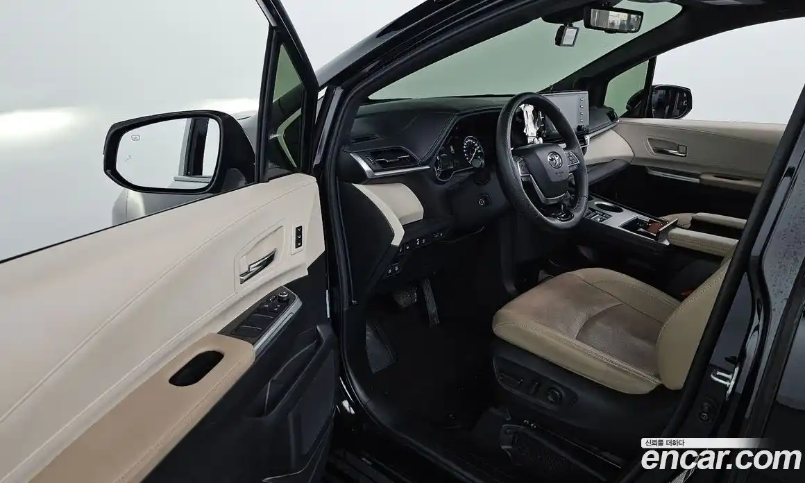 Toyota Sienna 2023 2.5 Автомат в Москве № 170223, фото 18