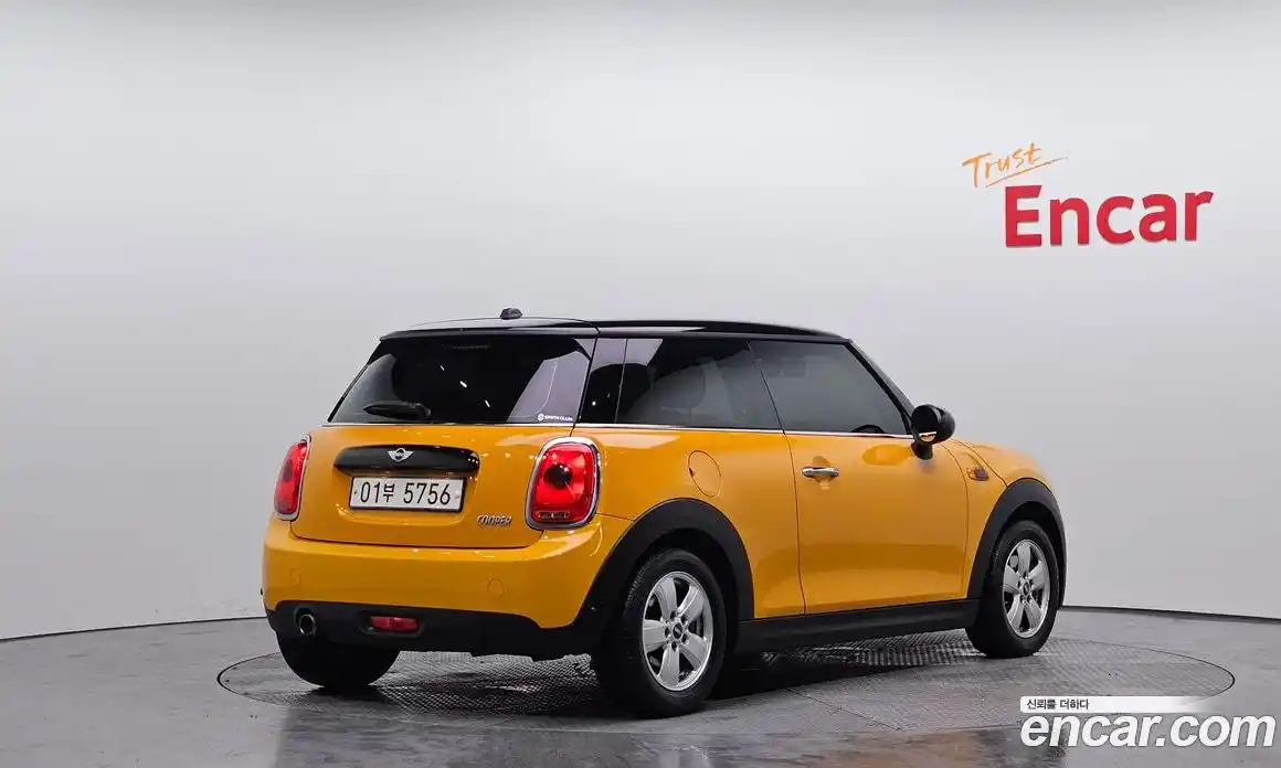 Mini Cooper 2017 1.5 Автомат в Москве № 173881, фото 9