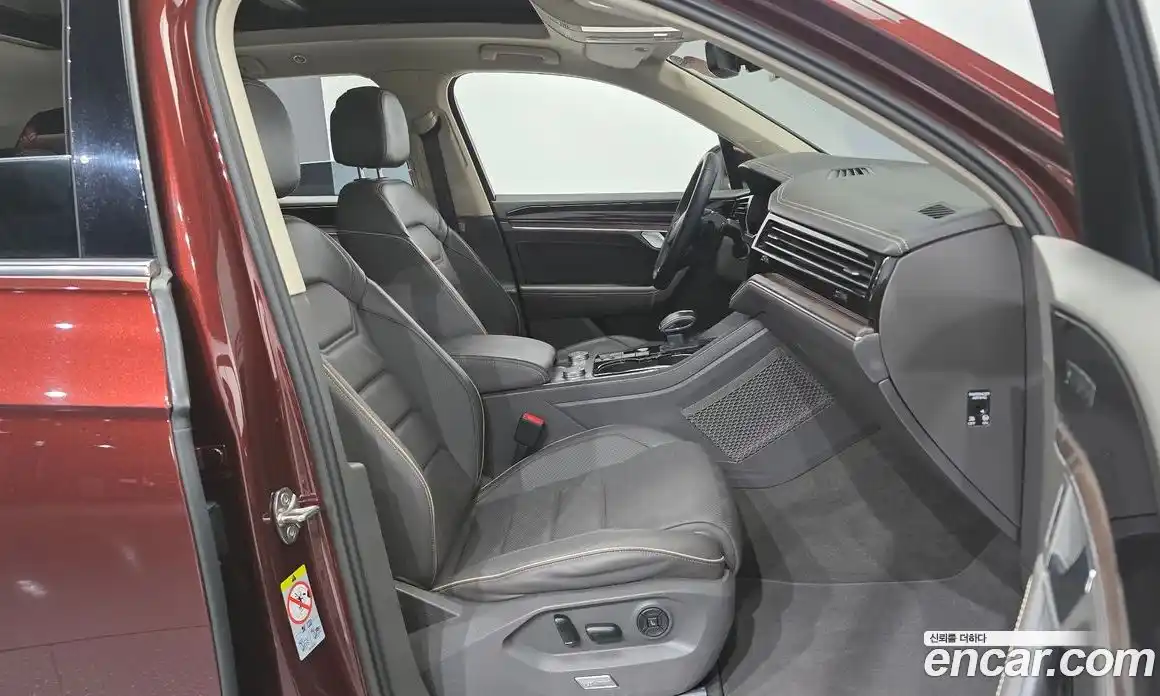 Volkswagen Touareg 2023 3.0 Автомат в Москве № 199057, фото 2