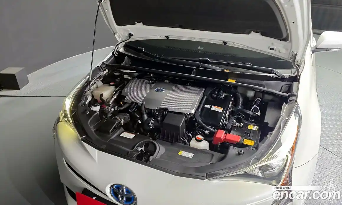 Toyota Prius 2016 1.8 Автомат в Москве № 199614, фото 11