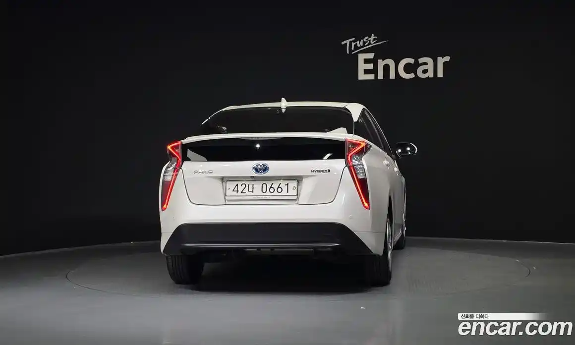 Toyota Prius 2016 1.8 Автомат в Москве № 199614, фото 14