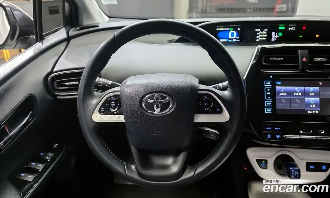 Toyota Prius 2016 1.8 Автомат в Москве № 199614, фото 15