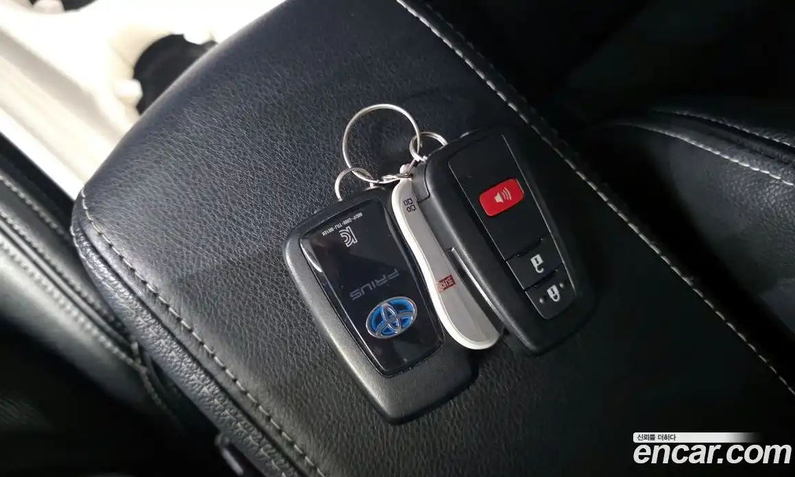 Toyota Prius 2016 1.8 Автомат в Москве № 199614, фото 16