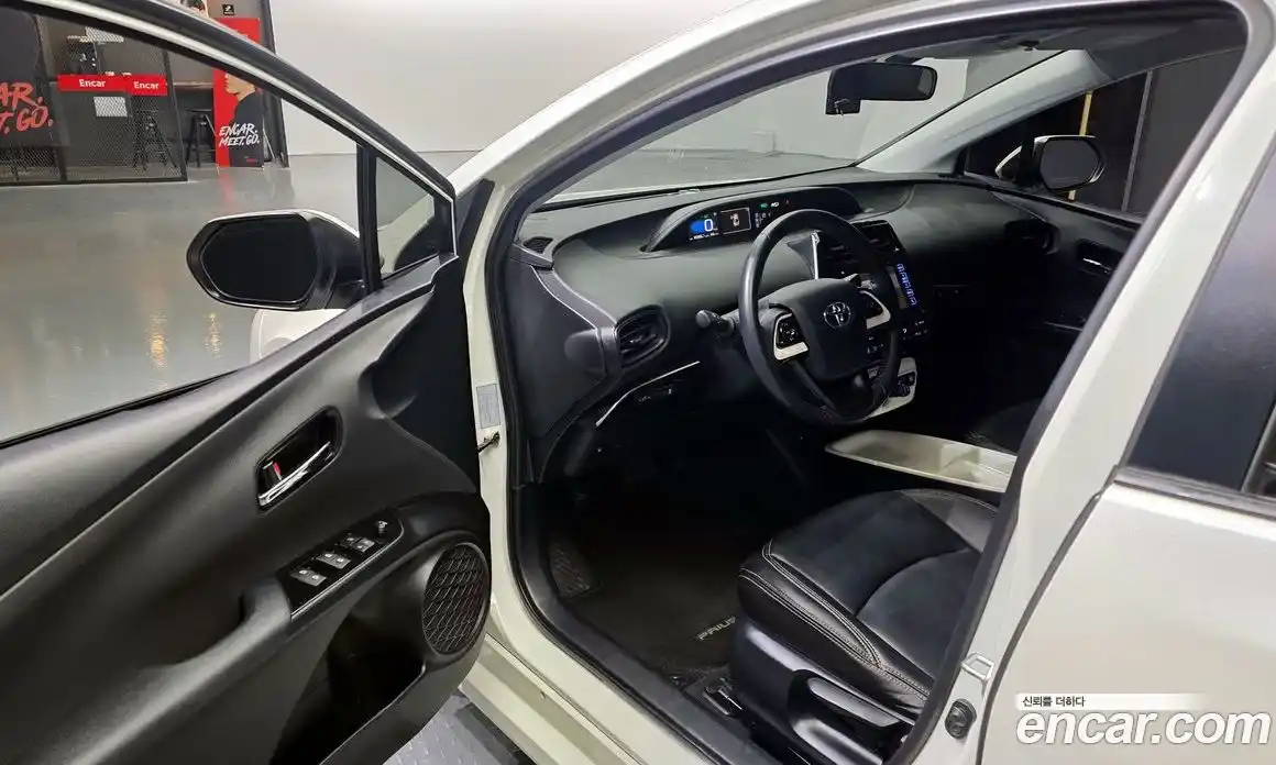 Toyota Prius 2016 1.8 Автомат в Москве № 199614, фото 19