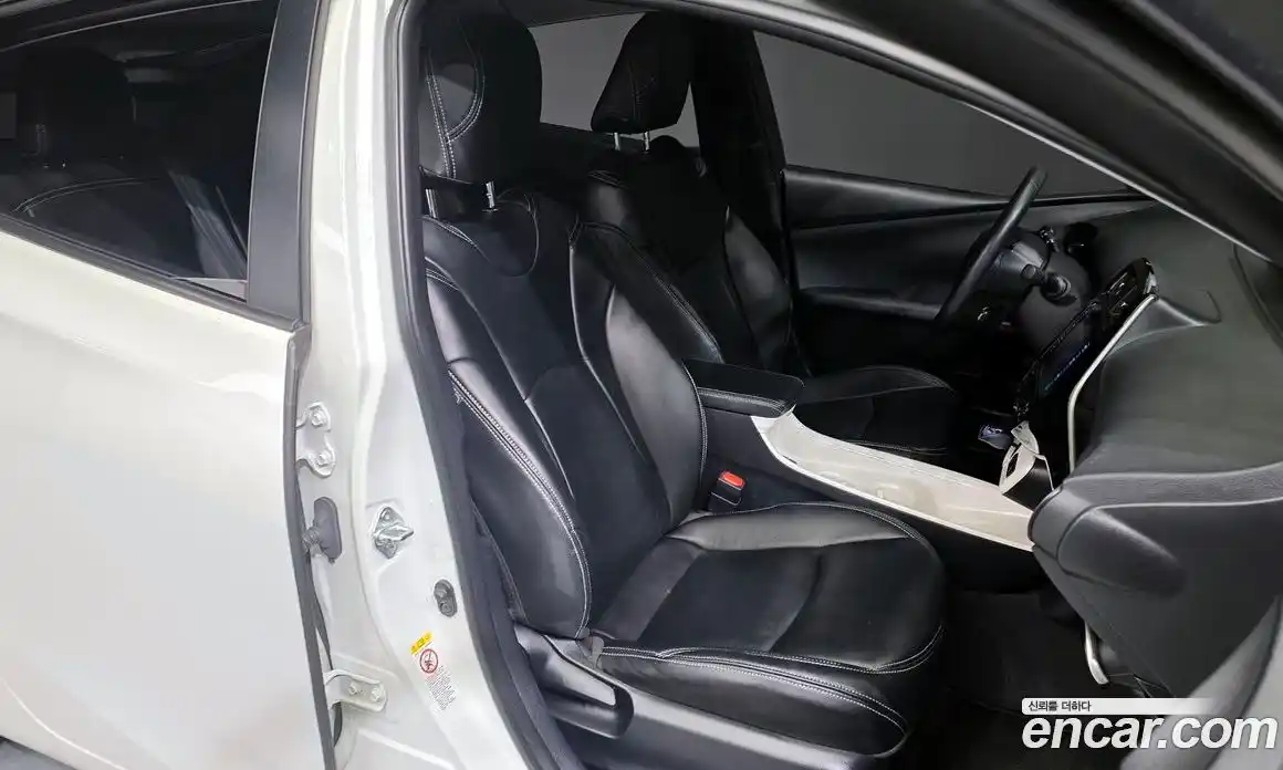 Toyota Prius 2016 1.8 Автомат в Москве № 199614, фото 20