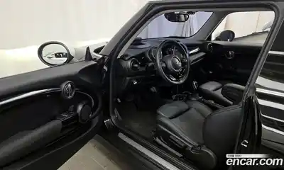 Mini Cooper 2019 1.5 Автомат в Москве № 214320, миниатюра 9
