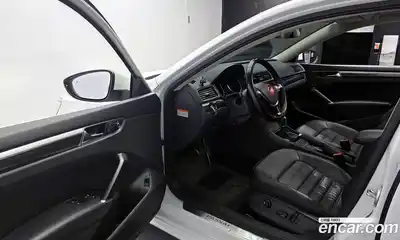Volkswagen Passat 2018 2.0 Автомат в Москве № 215338, миниатюра 6