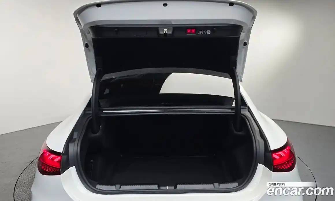 Mercedes-Benz EQE 2024 0.3 Автомат в Москве № 219418, фото 19