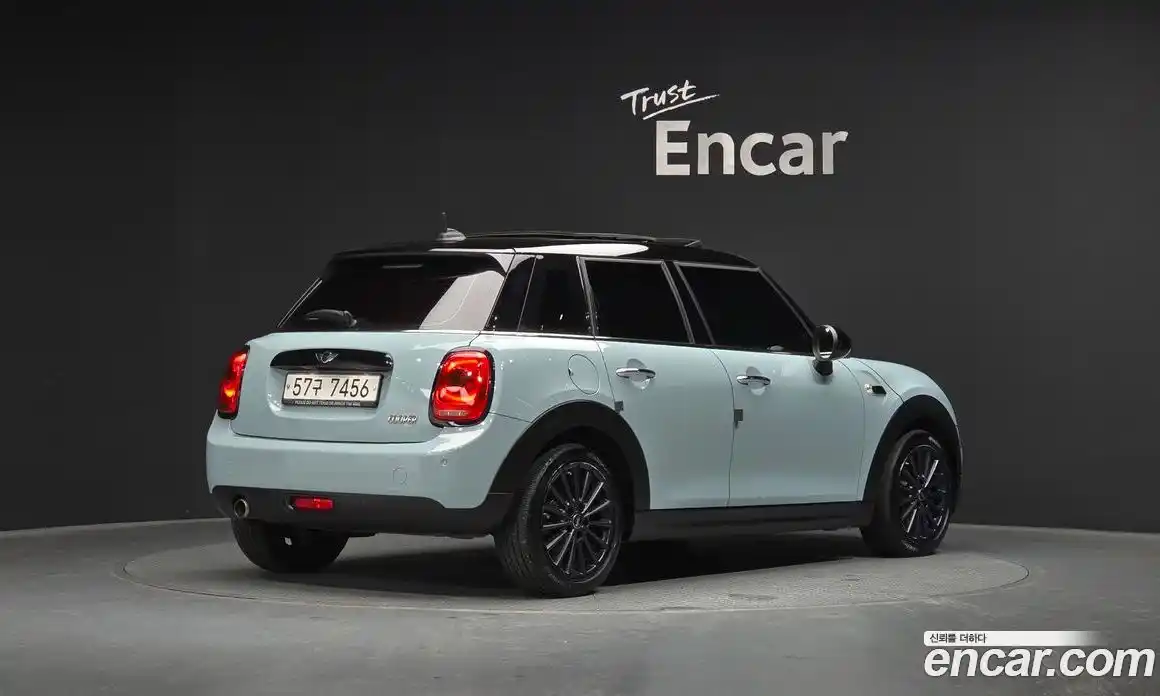 Mini Cooper 2018 1.5 Автомат в Москве № 273518, фото 1