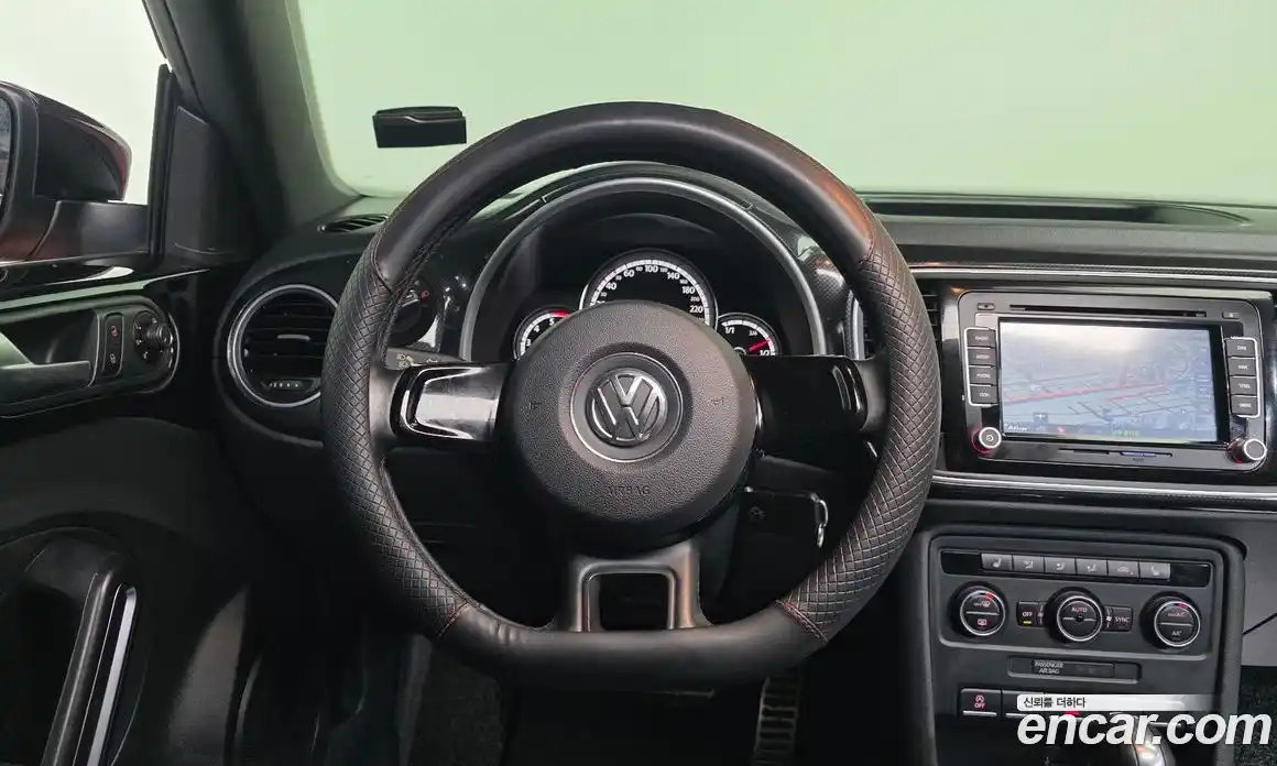 Volkswagen Beatle 2016 2.0 Автомат в Москве № 277572, фото 4
