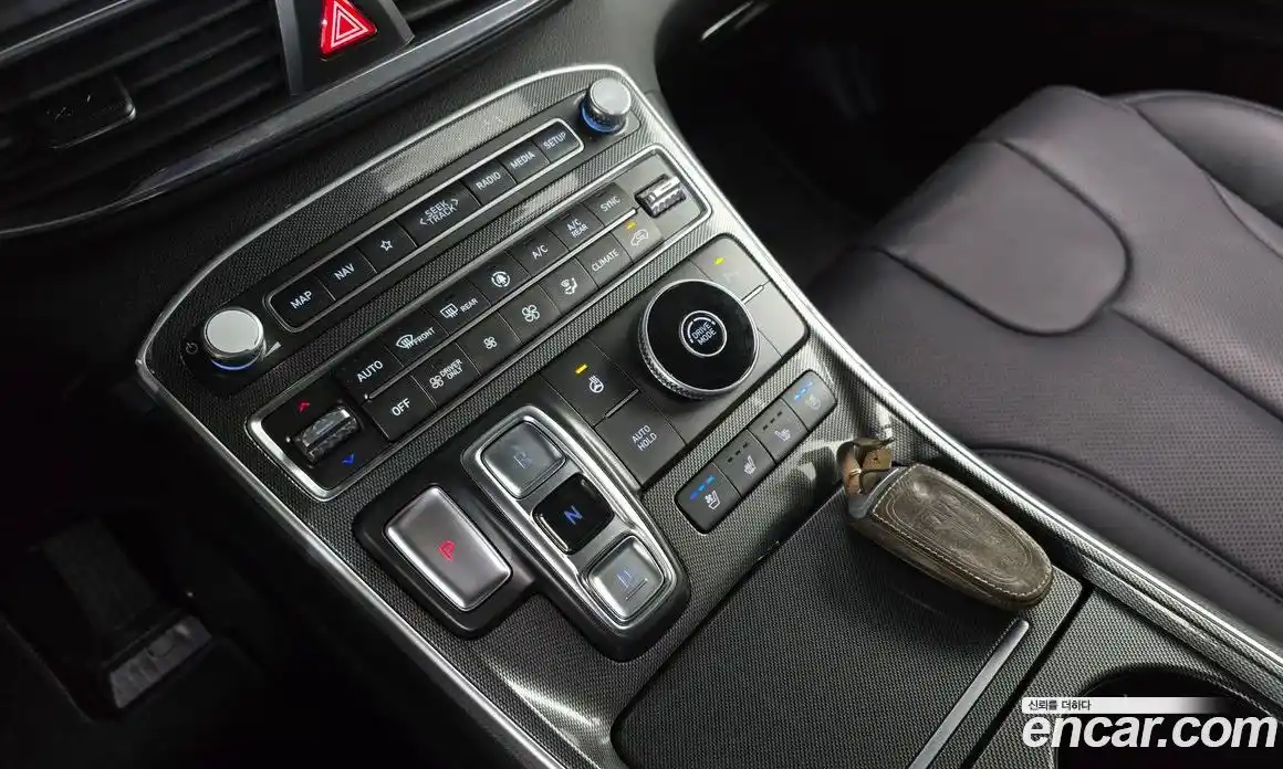 Hyundai Santa Fe 2023 1.6 Автомат в Москве № 115950, фото 3