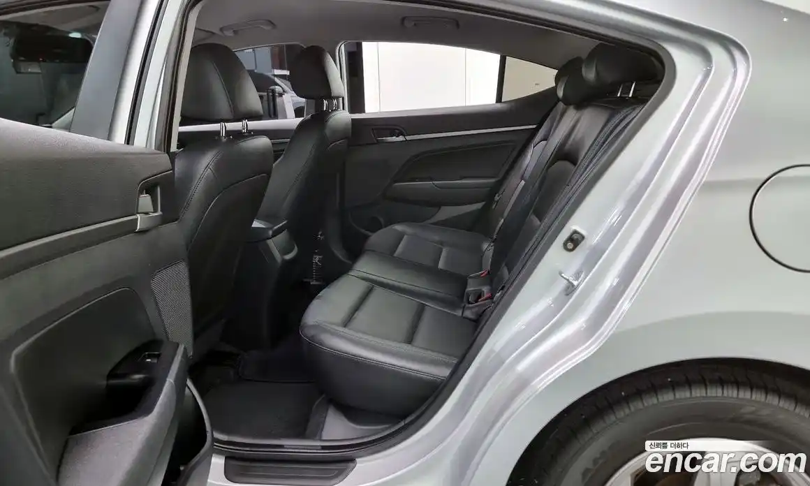 Hyundai Avante 2018 1.6 Автомат в Москве № 127001, фото 10