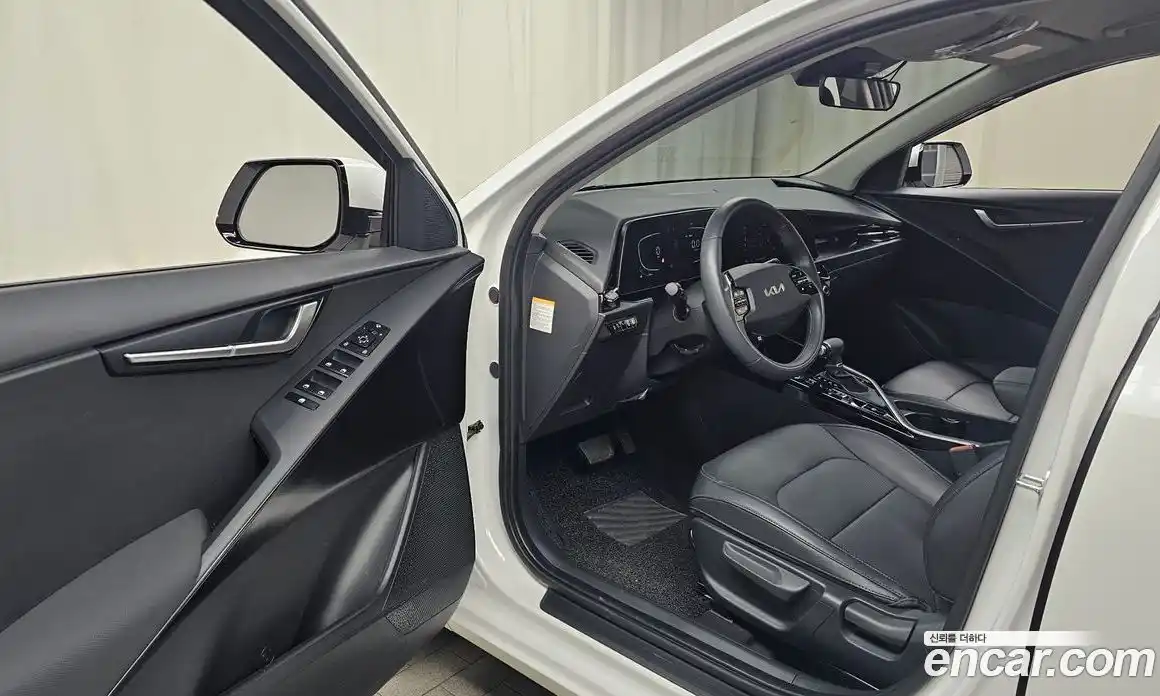 Kia Niro 2022 1.6 Автомат в Москве № 131548, фото 16