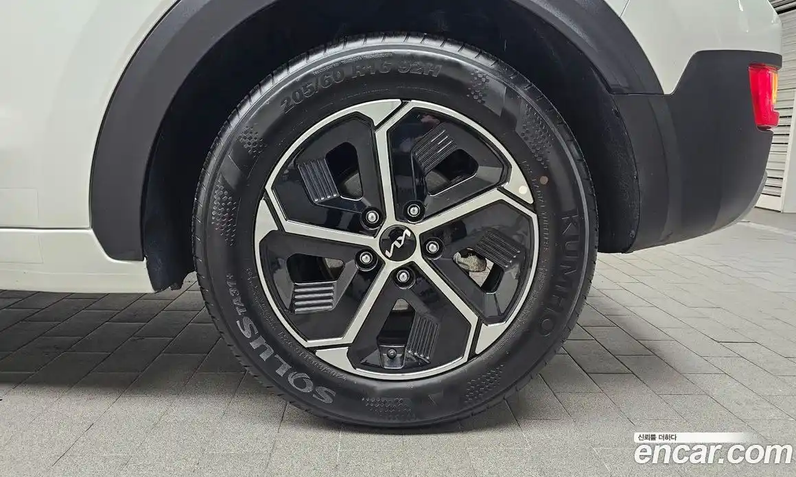 Kia Niro 2022 1.6 Автомат в Москве № 131548, фото 20