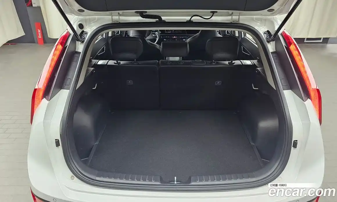 Kia Niro 2022 1.6 Автомат в Москве № 131548, фото 7