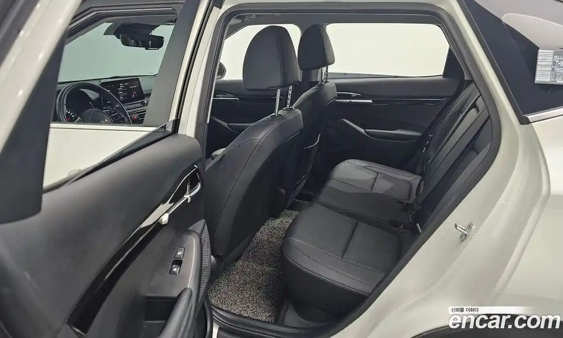 Kia Seltos 2023 1.6 Автомат в Москве № 133807, фото 2