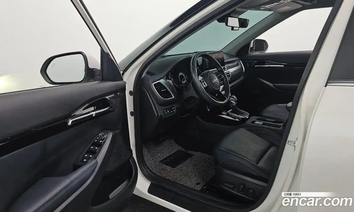 Kia Seltos 2023 1.6 Автомат в Москве № 133807, фото 8