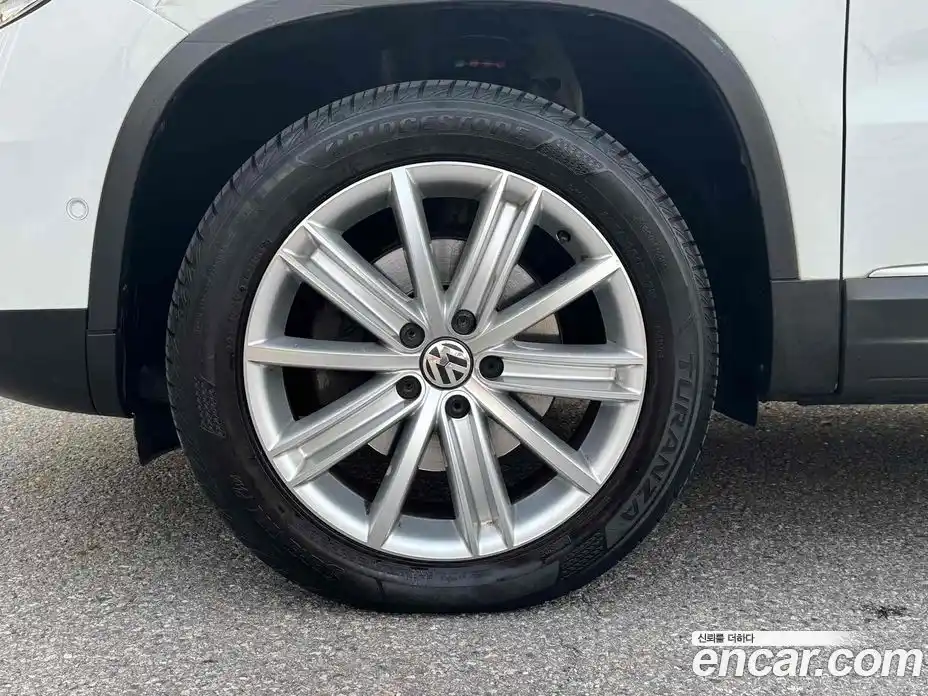 Volkswagen Tiguan 2015 2.0 Автомат в Москве № 146840, фото 12