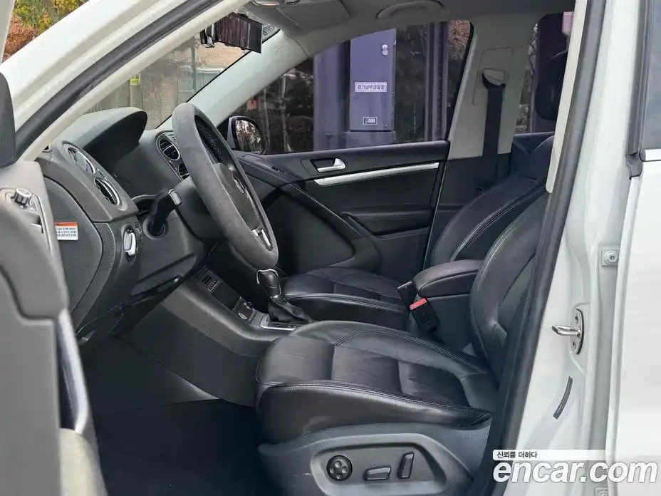 Volkswagen Tiguan 2015 2.0 Автомат в Москве № 146840, фото 13