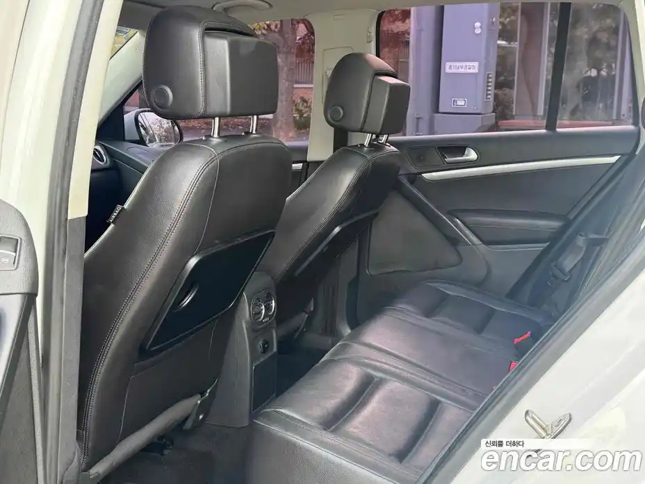 Volkswagen Tiguan 2015 2.0 Автомат в Москве № 146840, фото 9