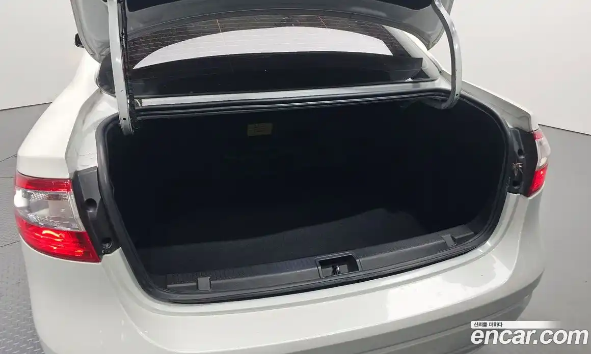 Renault SM3 2015 1.6 Автомат в Москве № 149231, фото 17