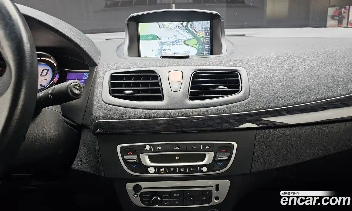 Renault SM3 2015 1.6 Автомат в Москве № 149231, фото 6