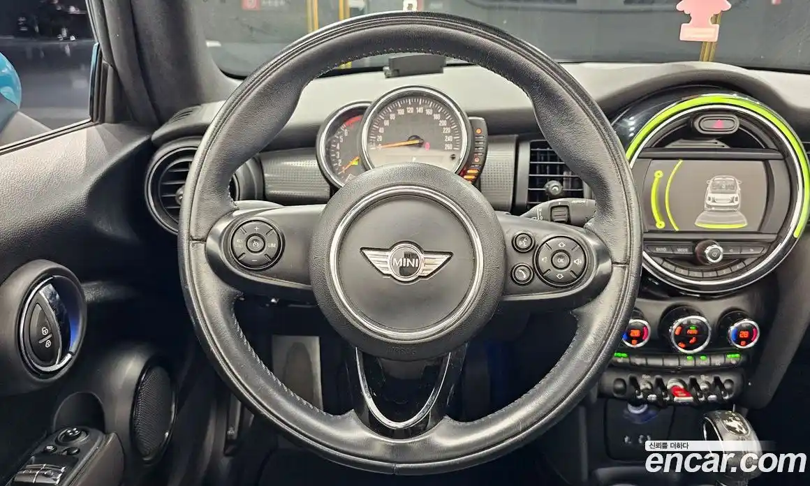 Mini Cooper Convertible 2016 1.5 Автомат в Москве № 155156, фото 12