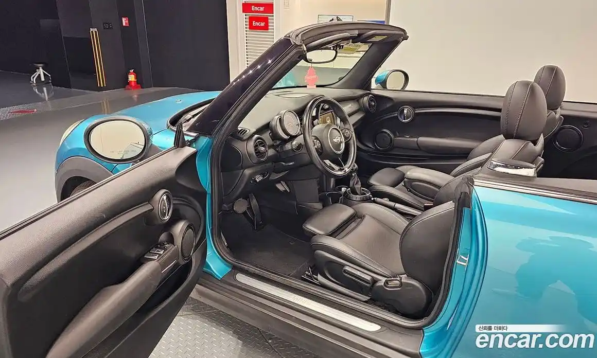 Mini Cooper Convertible 2016 1.5 Автомат в Москве № 155156, фото 15