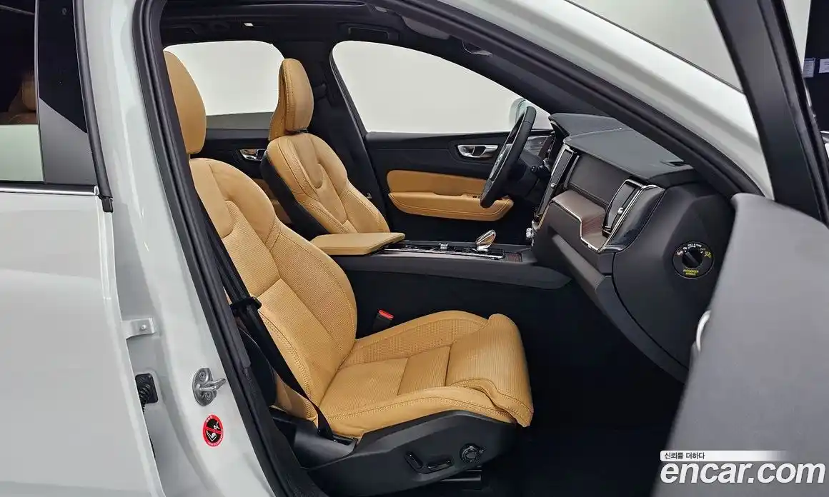 Volvo XC60 2024 2.0 Автомат в Москве № 164218, фото 17