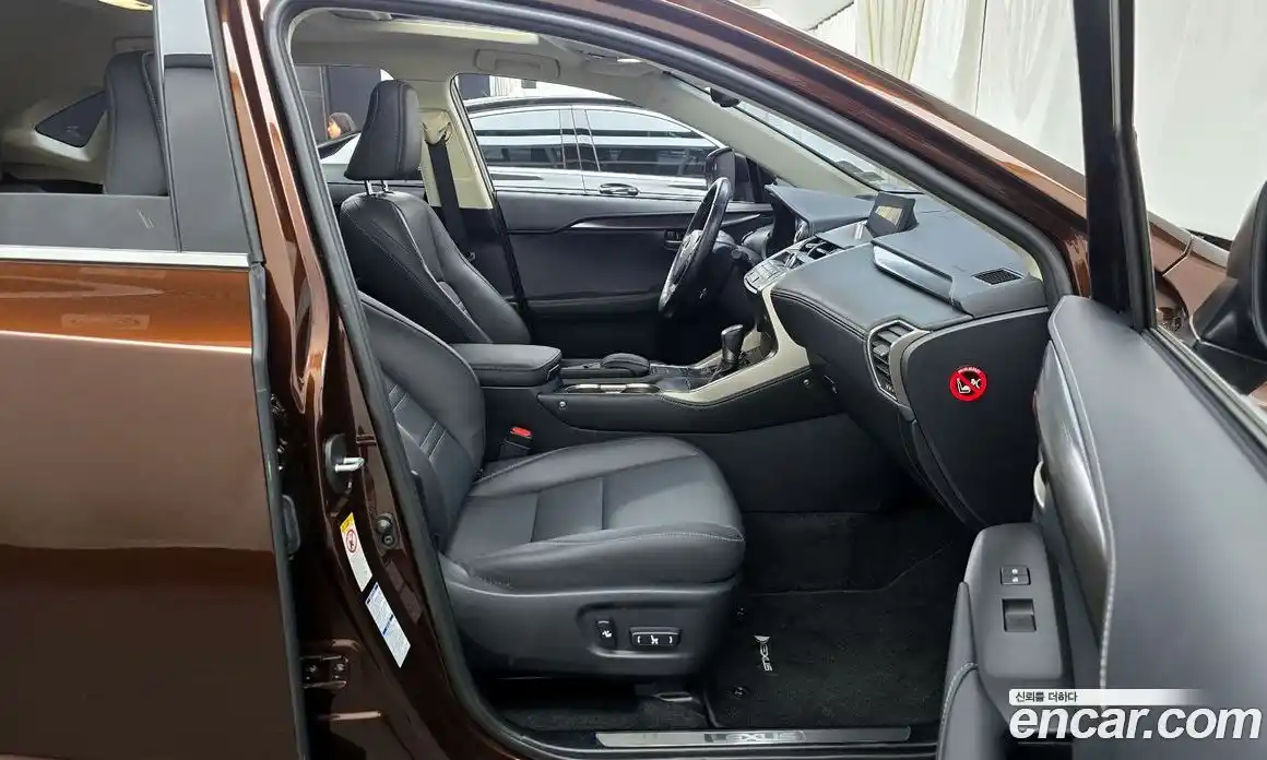 Lexus NX 2017 2.5 Автомат в Москве № 168133, фото 1