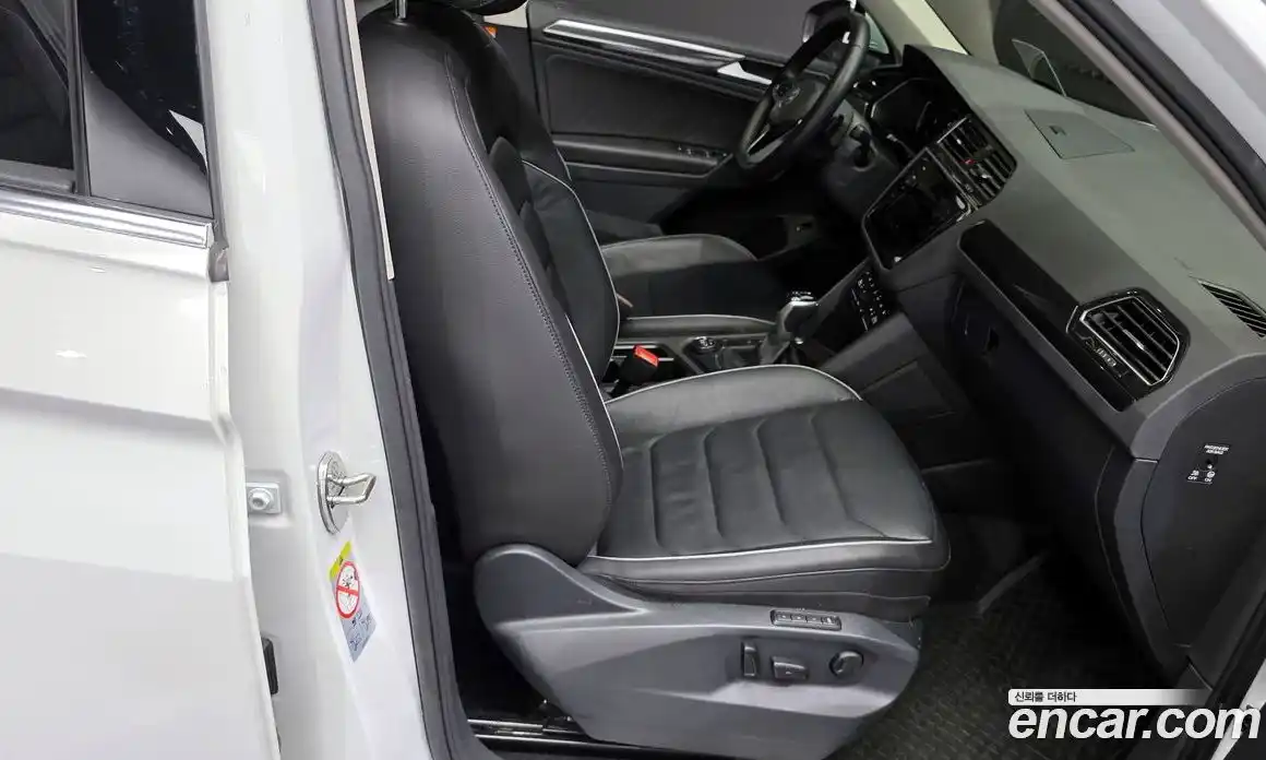 Volkswagen Tiguan 2021 2.0 Автомат в Москве № 168706, фото 14