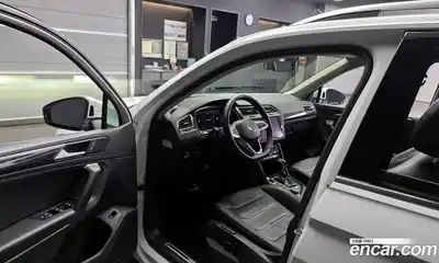 Volkswagen Tiguan 2021 2.0 Автомат в Москве № 168706, миниатюра 2