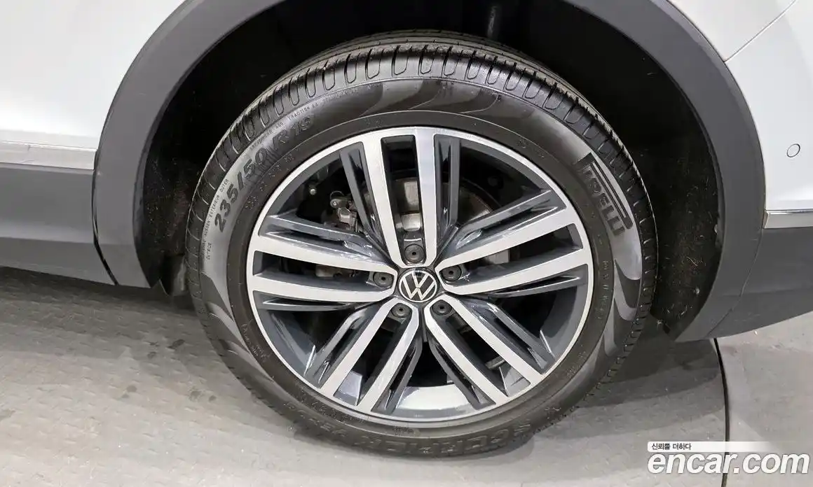 Volkswagen Tiguan 2021 2.0 Автомат в Москве № 168706, фото 5