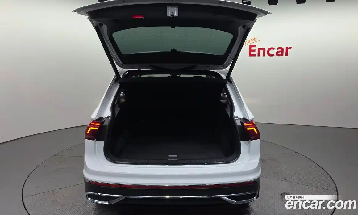 Volkswagen Tiguan 2023 2.0 Автомат в Москве № 168772, фото 17