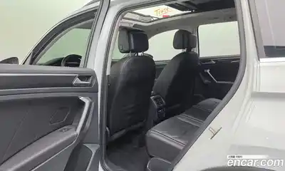 Volkswagen Tiguan 2023 2.0 Автомат в Москве № 168772, миниатюра 2