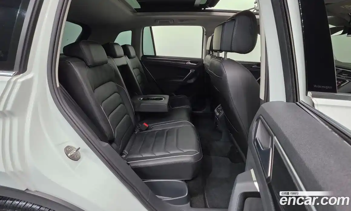 Volkswagen Tiguan 2023 2.0 Автомат в Москве № 168772, фото 9