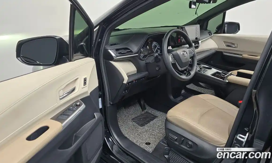 Toyota Sienna 2022 2.5 Автомат в Москве № 170318, фото 13