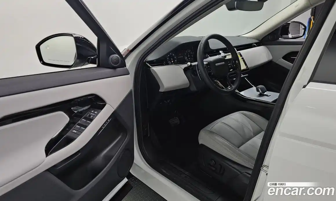 Land Rover Range-Rover Evoque 2025 2.0 Автомат в Москве № 198055, фото 1