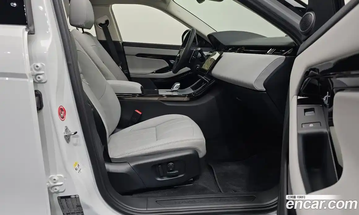 Land Rover Range-Rover Evoque 2025 2.0 Автомат в Москве № 198055, фото 16