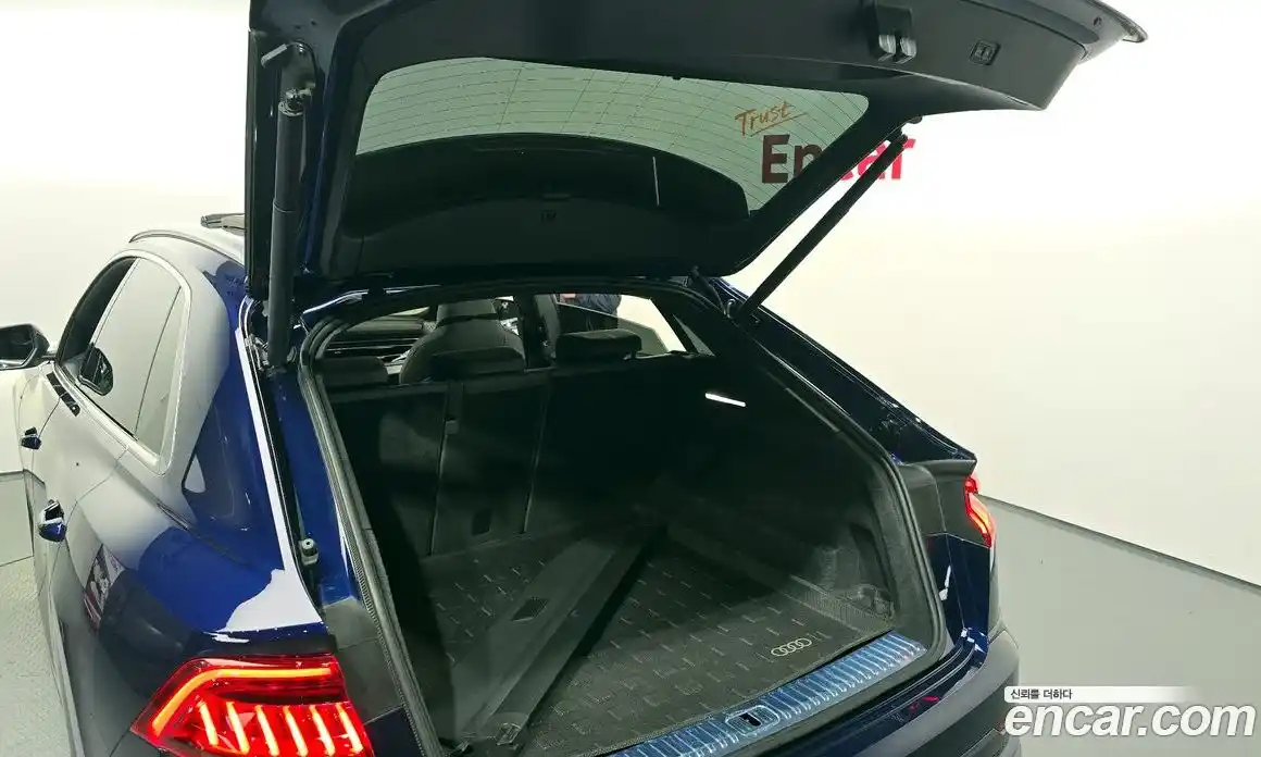 Audi Q8 2021 3.0 Автомат в Москве № 212577, фото 3