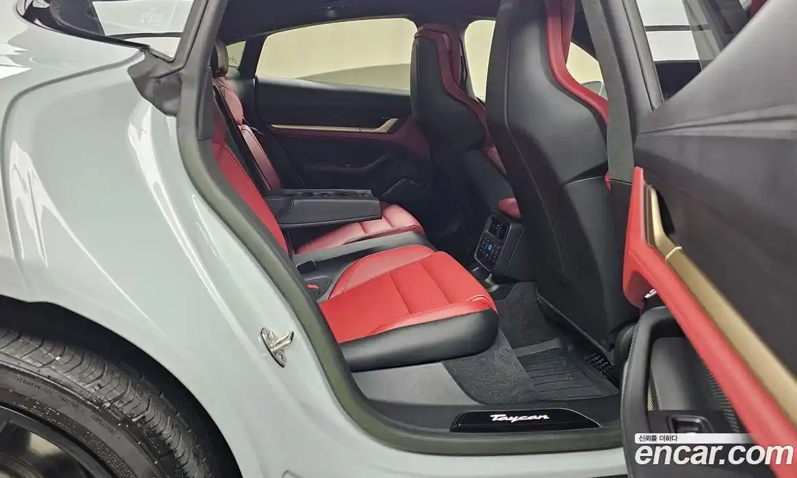 Porsche Taycan 2023 0.1 Автомат в Москве № 213137, фото 4